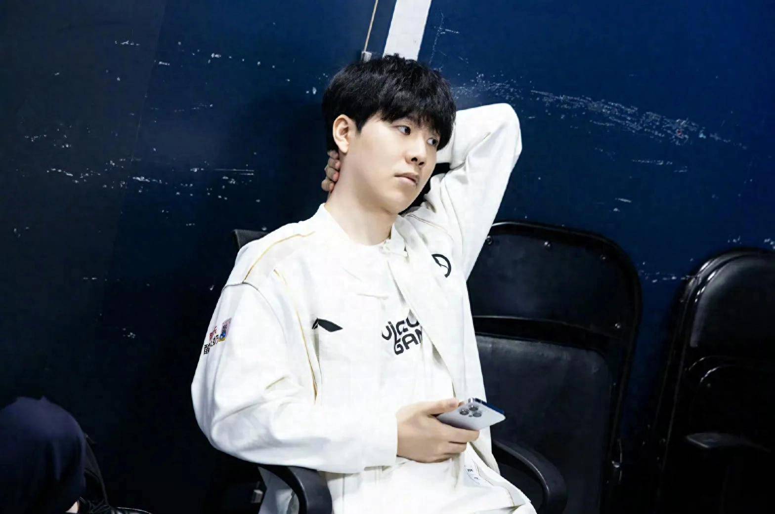 Feather Robot 完美钩住帮助大哥 SeTab 覆盖 ThunderTalk Gaming 德国杯 + 双杀 LNG Esports 在联赛中